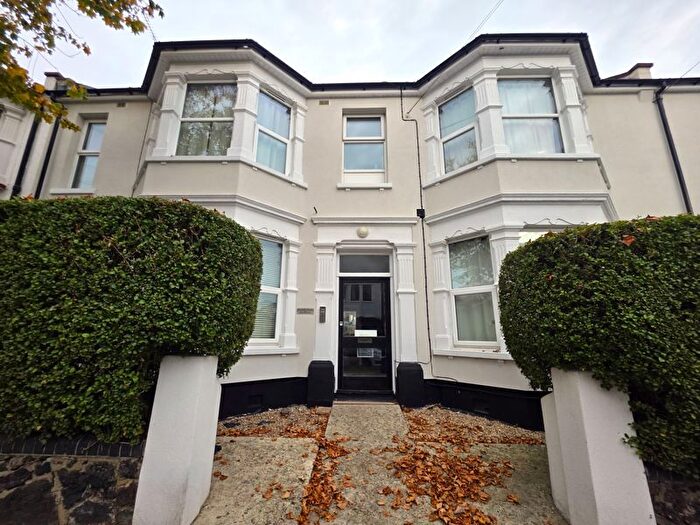 1 Bedroom Flat To Rent In Nelson Drive, Leigh-On-Sea, SS9