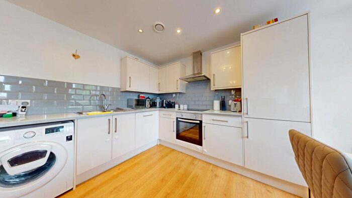2 Bedroom Apartment For Sale In Park House Apartments, Kingsley Park Terrace, NN2