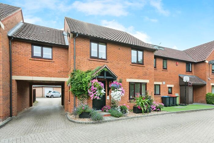 4 Bedroom Terraced House For Sale In Rowton Heath, Oakhill, Milton Keynes, Buckinghamshire, MK5