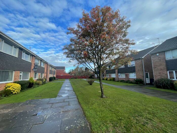 2 Bedroom Maisonette To Rent In Bijou Court, Kingsholm, GL1