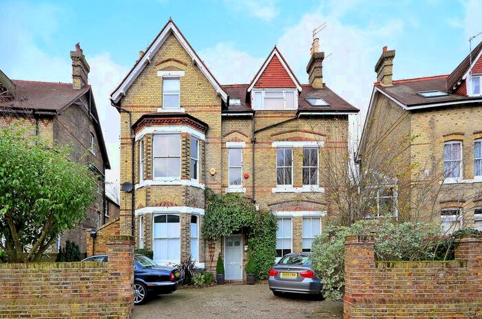3 Bedroom Flat To Rent In Warwick Road, Ealing, London, W5