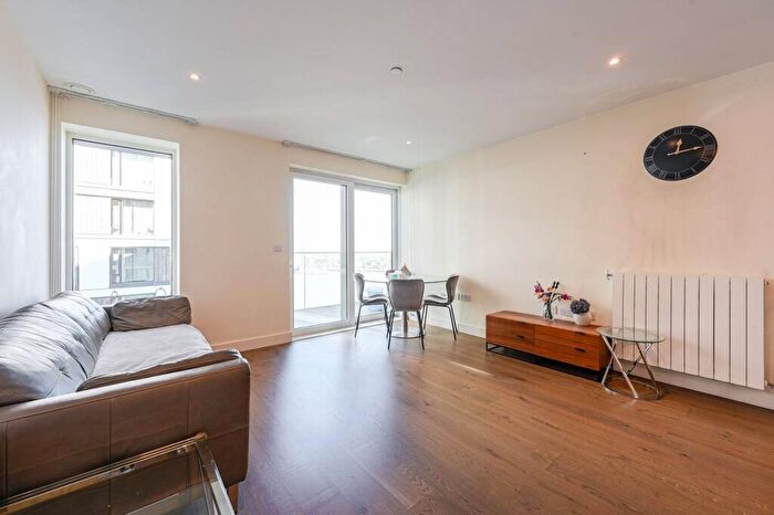 2 Bedroom Flat For Sale In Hampton Apartments, Woolwich, London, SE18