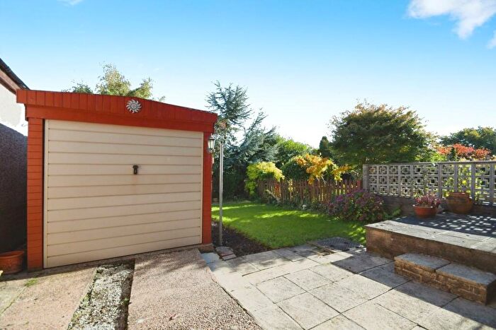 3 Bedroom Semi-Detached House For Sale In Vicarage Road, Grenoside, S35