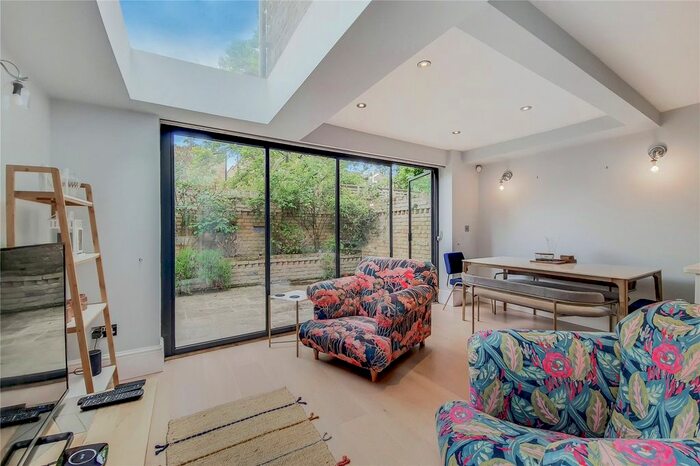 2 Bedroom Flat To Rent In Harbut Road, Clapham Junction, SW11