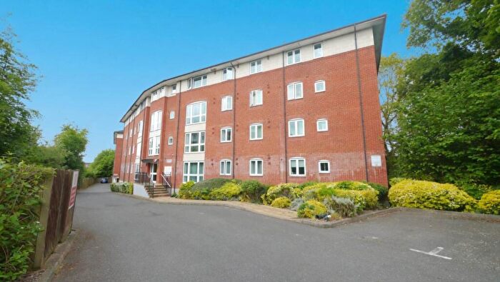 2 Bedroom Flat For Sale In Kings Place, North Drive, Hatfield, AL9
