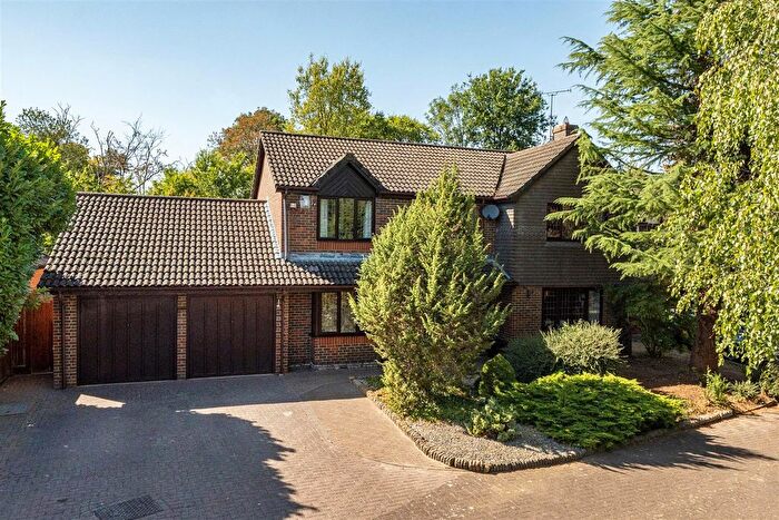 5 Bedroom Detached House For Sale In Windermere Close, Winnersh, Berkshire, RG41