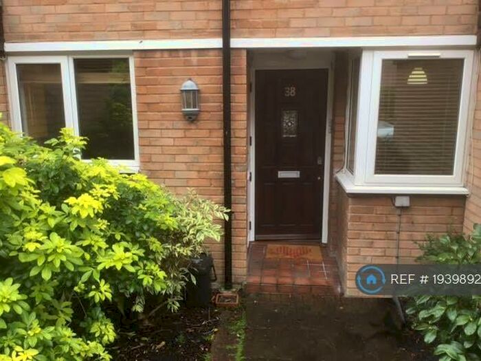 2 Bedroom Flat To Rent In Green Acres, Croydon, CR0