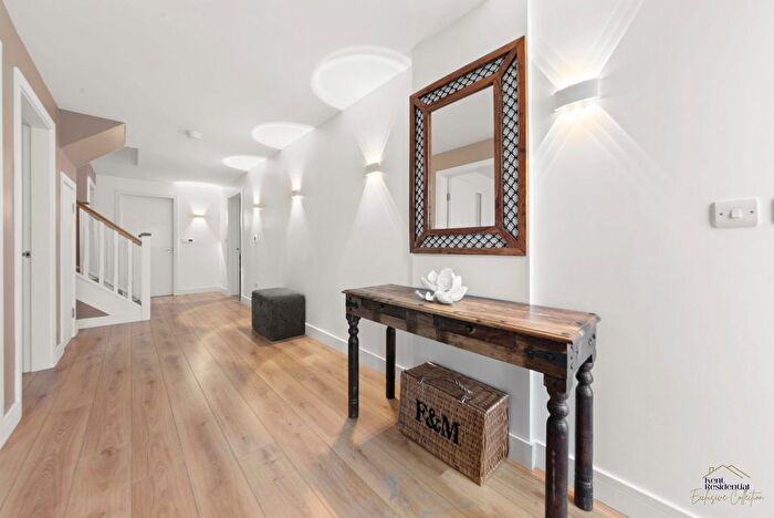5 Bedroom Detached House For Sale In Willington Street, Maidstone, ME15
