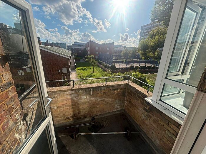 3 Bedroom Flat To Rent In Coopers Road, London, SE1