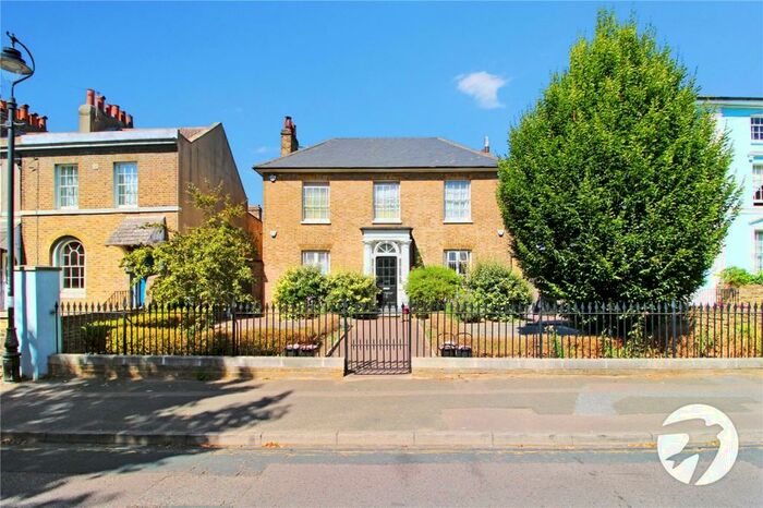 1 Bedroom Flat To Rent In Clarence Place, Gravesend, Kent, DA12