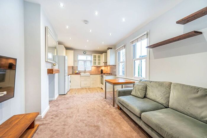 2 Bedroom Flat To Rent In Strode Road, Willesden, London, NW10