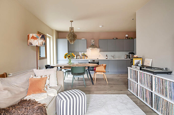 2 Bedroom Flat For Sale In Wintergreen Court, Hackney, London, E9