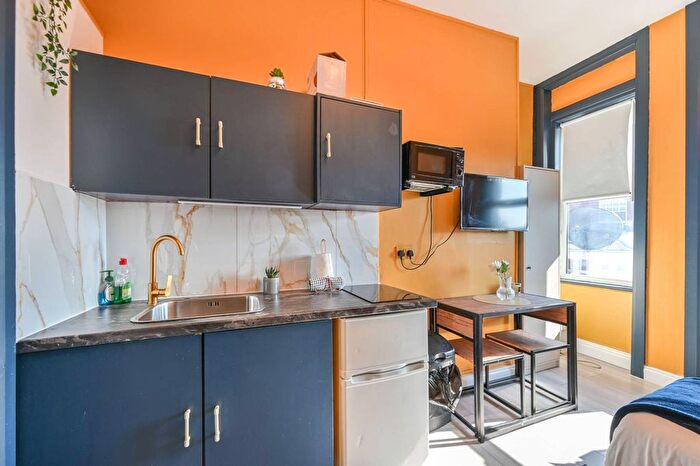 Studio To Rent In Park Parade, Harlesden, London, NW10