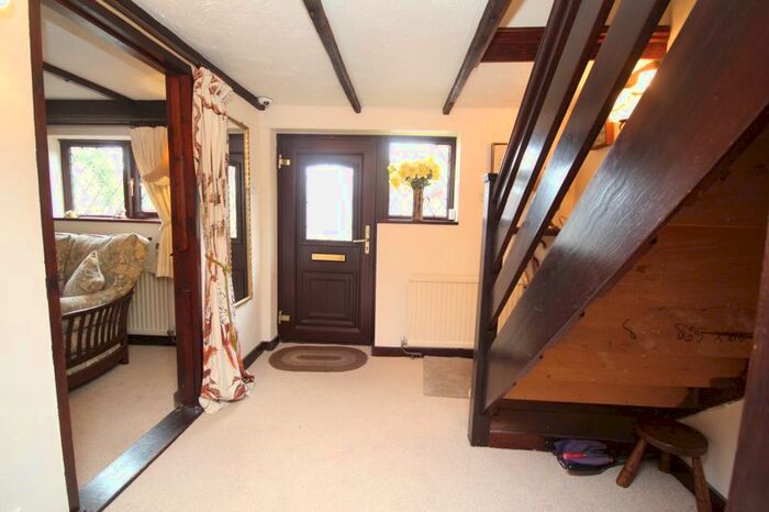 2 Bedroom Semi-Detached House For Sale In Lower Green, Leigh, Tonbridge, TN11