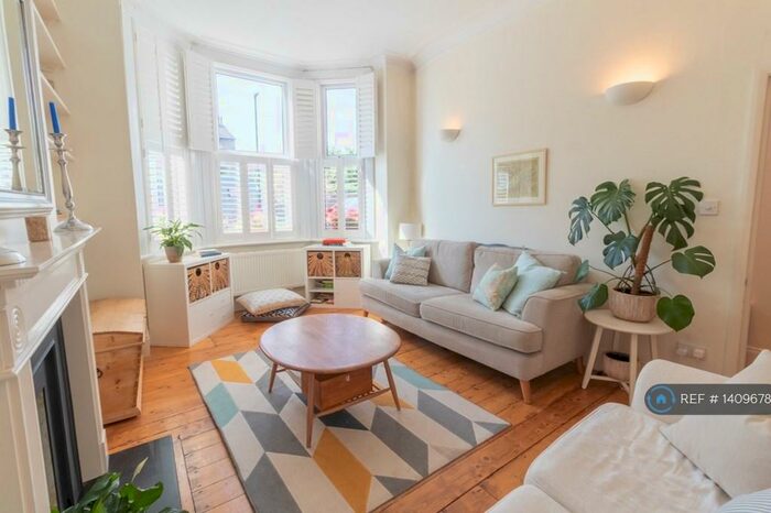 2 Bedroom Flat To Rent In Thurlby Road, London, SE27