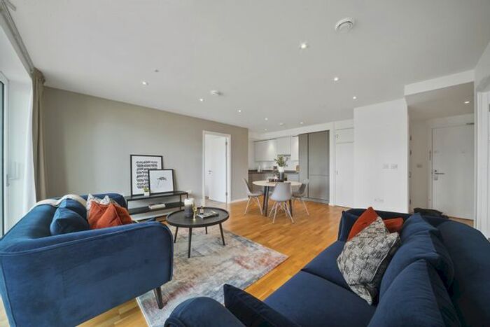 2 Bedroom Flat To Rent In , Prize Walk, London, E20