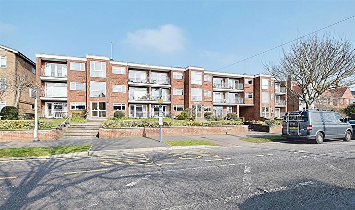 3 Bedroom Flat For Sale In Cooden Drive, Bexhill-On-Sea, TN39