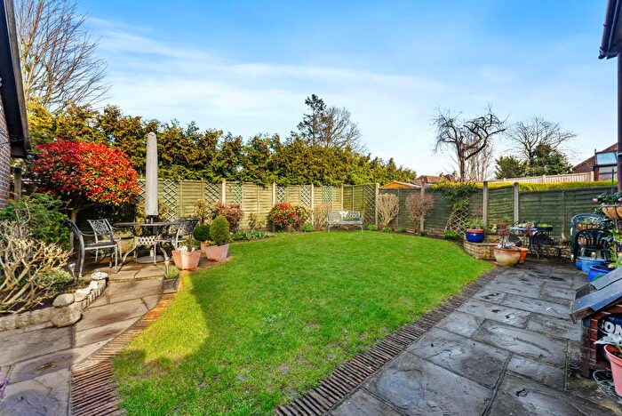 4 Bedroom Detached House For Sale In Oaklands Way, South Wallington, SM6
