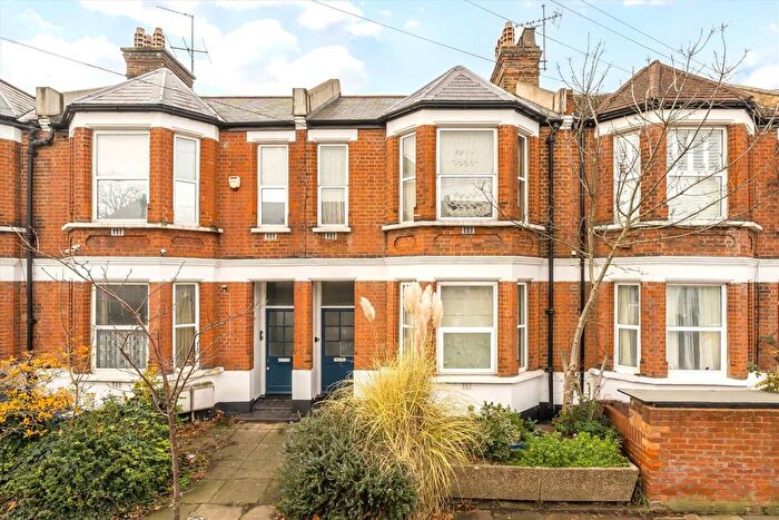 1 Bedroom Flat For Sale In Eastbury Grove, Chiswick, W4