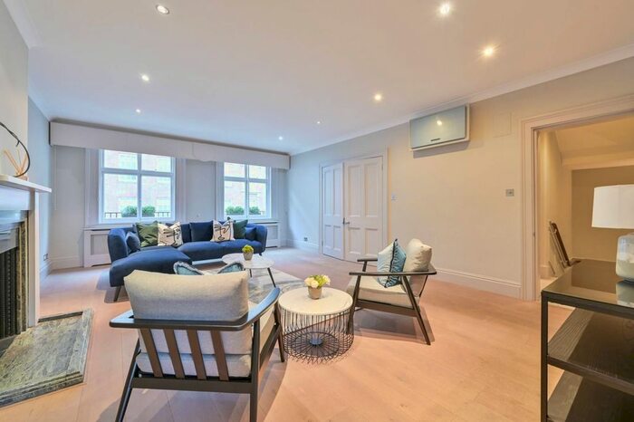 3 Bedroom Flat To Rent In Upper Grosvenor Street, , Mayfair K, W1