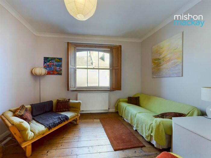 2 Bedroom Maisonette To Rent In Cambridge Grove, Hove, BN3