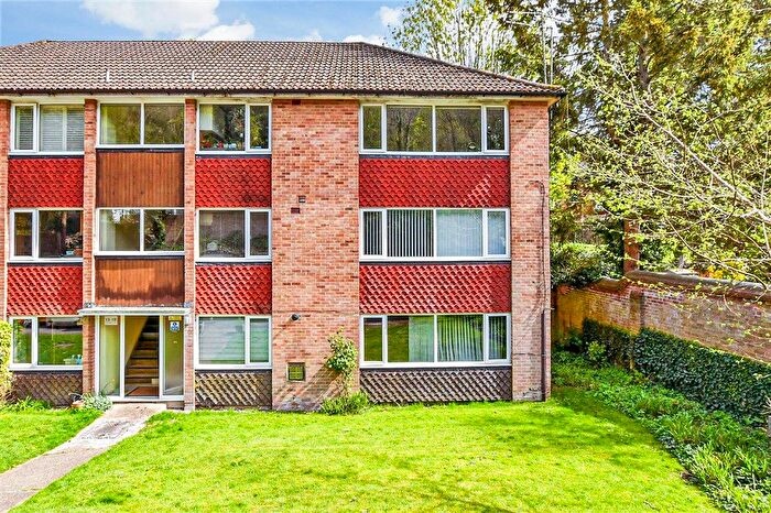 2 Bedroom Flat For Sale In High Trees Close, Caterham, Surrey, CR3