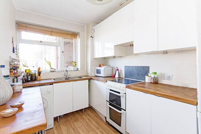 1 Bedroom Flat To Rent In Kingston Hill, Kingston, KT2