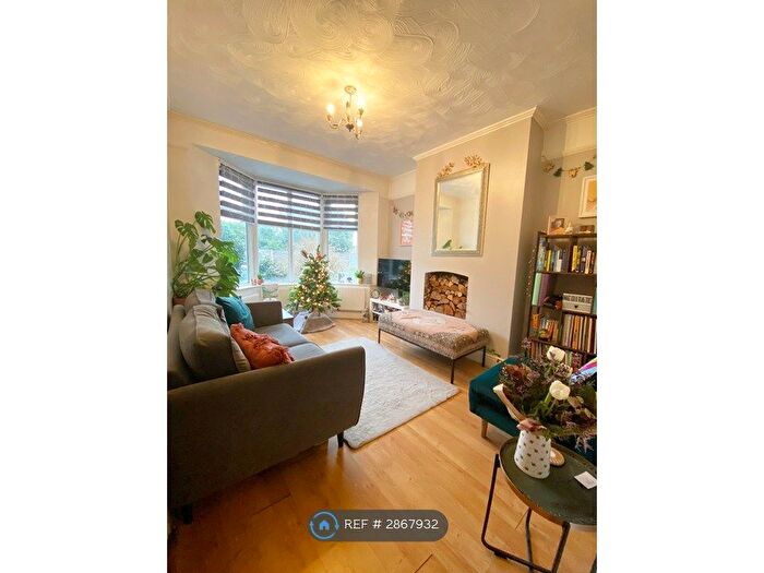 2 Bedroom Flat To Rent In Hale Road, Altrincham, WA15