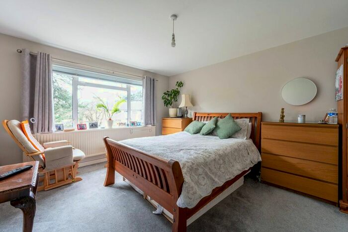 2 Bedroom Flat To Rent In Radcliffe Road, East Croydon, Croydon, CR0