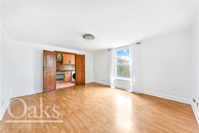 2 Bedroom Apartment For Sale In Holmesdale Road, South Norwood, SE25