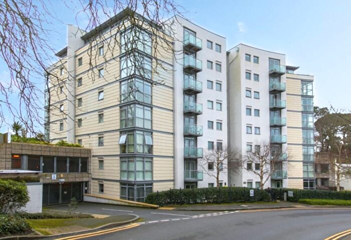 2 Bedroom Flat For Sale In St Peters Road, Town Centre, BH1