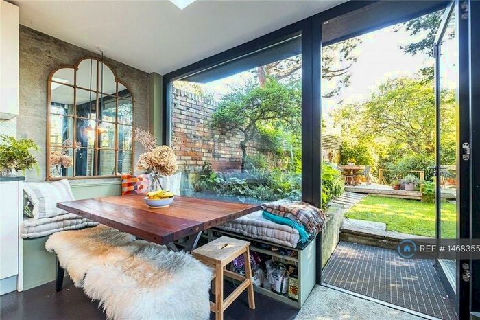 2 Bedroom Flat To Rent In Church Crescent, London, N10