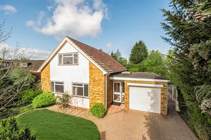 3 Bedroom Detached House For Sale In Windmill Avenue, Wokingham, Berkshire, RG41