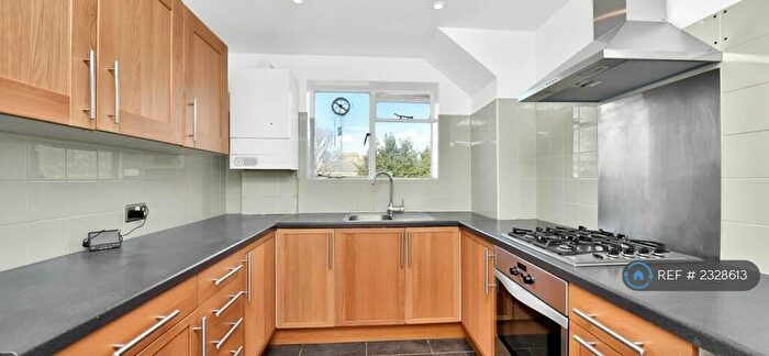 2 Bedroom Flat To Rent In Eliot Park, London, SE13
