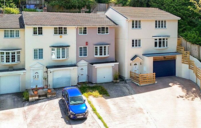 3 Bedroom End Of Terrace House For Sale In Carlton Close, Plymouth, Devon, PL3