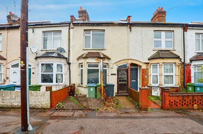 3 Bedroom Terraced House For Sale In Whippendell Road, Watford, WD18