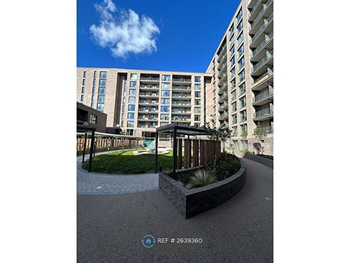 2 Bedroom Flat To Rent In Avebury Boulevard, Milton Keynes, MK9