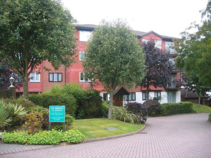 2 Bedroom Flat To Rent In Great Heathmead, Haywards Heath, RH16