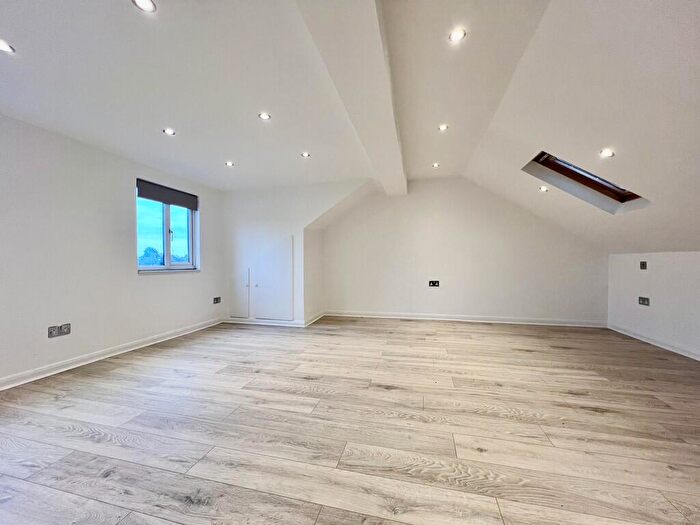 Apartment To Rent In High Street, Northwood, HA6