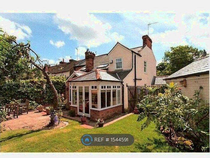 3 Bedroom End Of Terrace House To Rent In Greys Hill, Henley On Thames, RG9