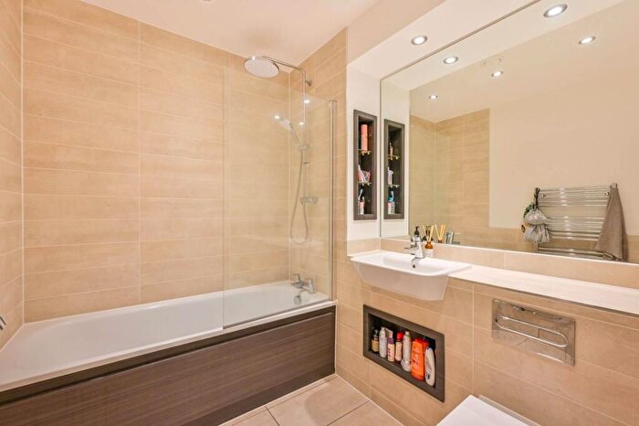 1 Bedroom Flat For Sale In Thomas Road, Limehouse, London, E14