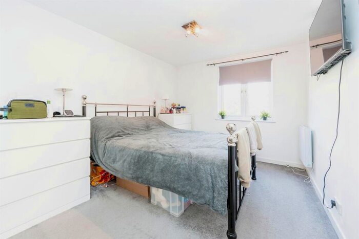 2 Bedroom Flat For Sale In Ferguson Grove, Cheshunt, Waltham Cross, EN8