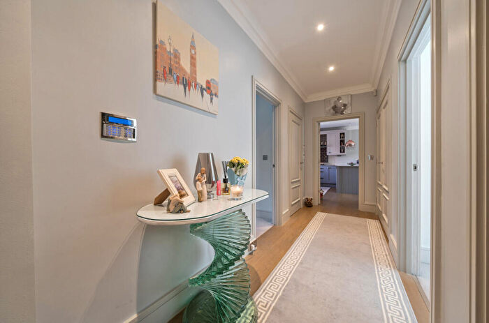 2 Bedroom Apartment For Sale In Westerham Road, Keston, Kent, BR2