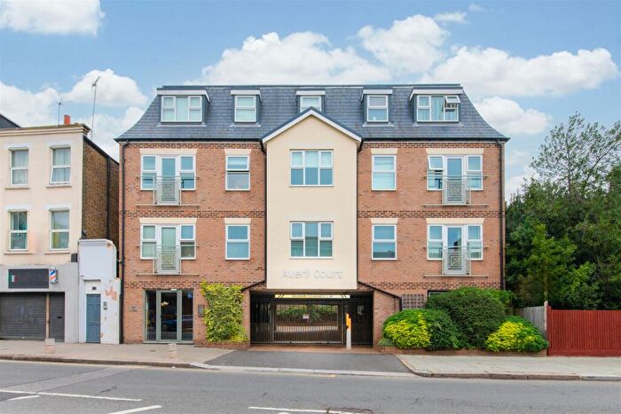 2 Bedroom Flat To Rent In East End Road, London, N3