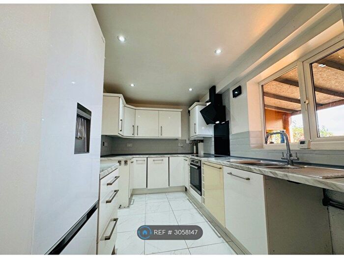 3 Bedroom Semi-Detached House To Rent In Grange Avenue, Wigan, WN5