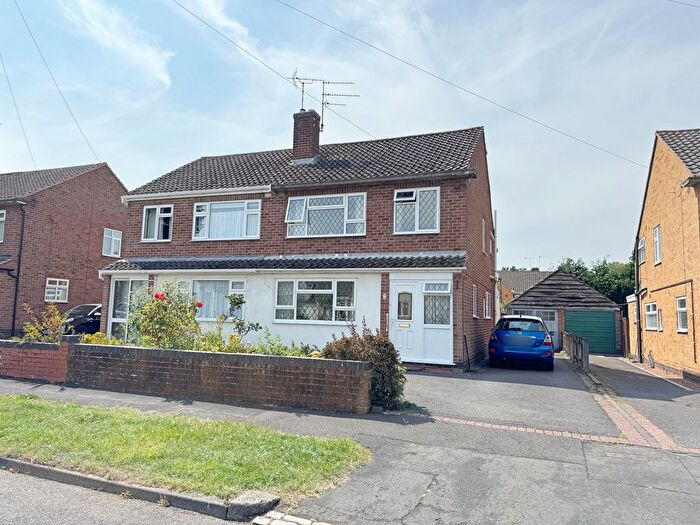 4 Bedroom Semi-detached House For Sale In The Gardens, Kenilworth, CV8