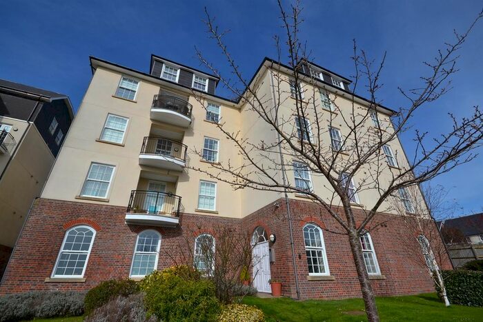 2 Bedroom Flat To Rent In James Walk, Bexhill-On-Sea, TN40
