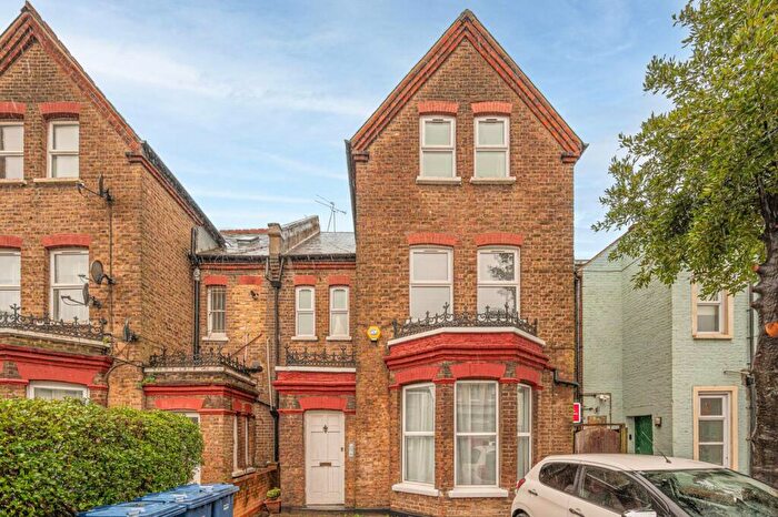 2 Bedroom Flat To Rent In Finchley Road, Child's Hill, London, NW2