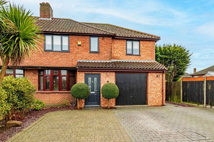 5 Bedroom Semi-Detached House For Sale In Three Mile Lane, Norwich, NR5