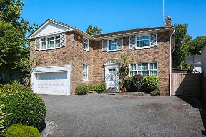 4 Bedroom Detached House For Sale In Woodland Drive, Hove, BN3